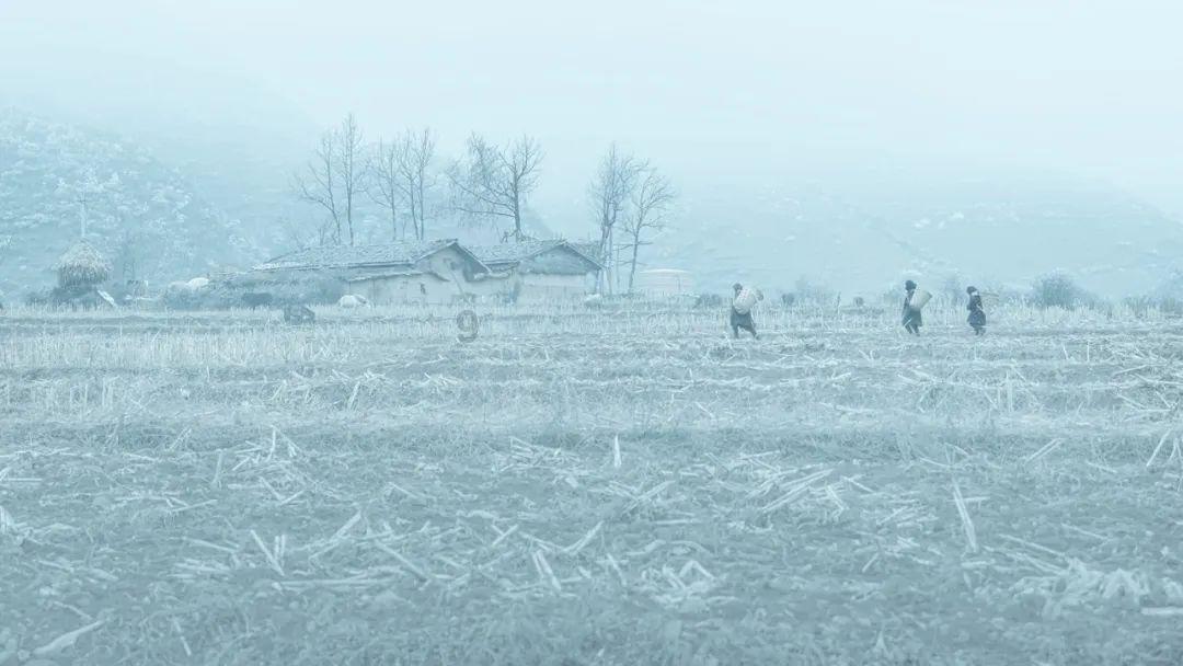 侯勇走后，留给潘雨辰一身冰冷，平淡中与女儿相依为命，到底图的是什么？游戏画面