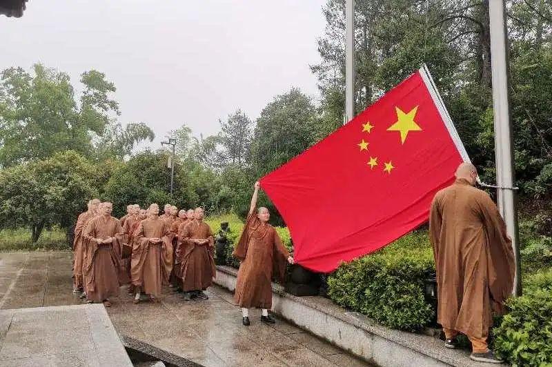 救援受困的向导